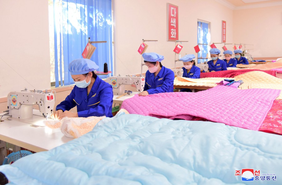 15-80일전투의 불길드높이 생산적앙양을!